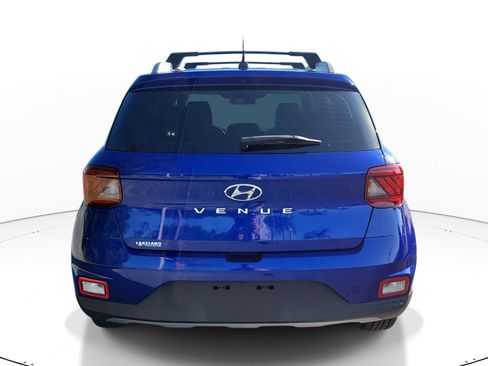 Used 2023 Hyundai Venue Limited image 6