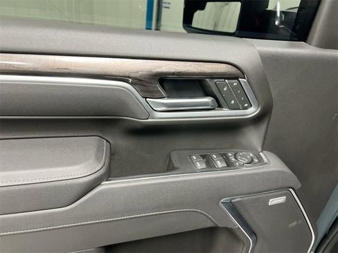 Certified 2025 Chevrolet Silverado 2500 LTZ w/ LTZ Plus Package image 21