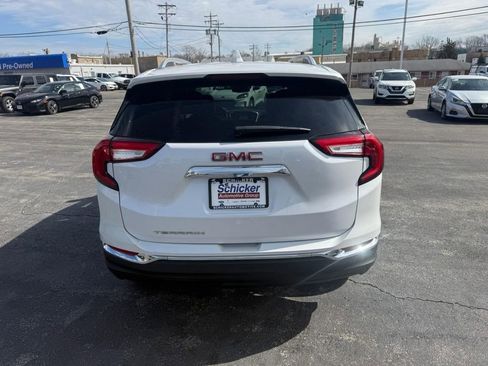 Used 2022 GMC Terrain SLT w/ Infotainment Package II image 6