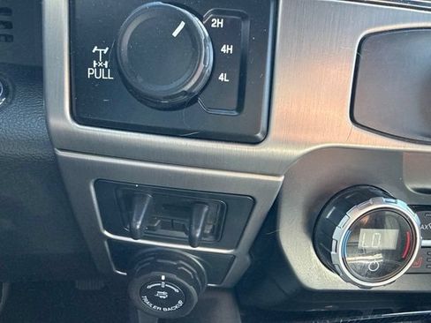 Used 2022 Ford F350 Platinum w/ FX4 Off-Road Package AWD/4WD image 28