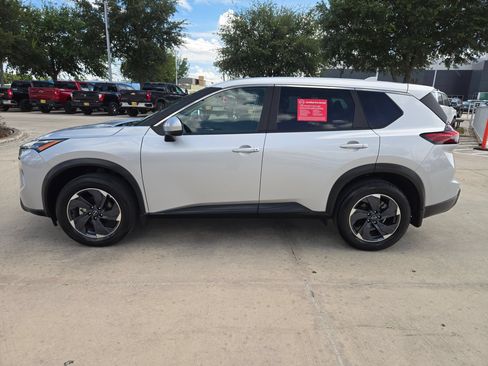 Used 2025 Nissan Rogue SV FWD image 6