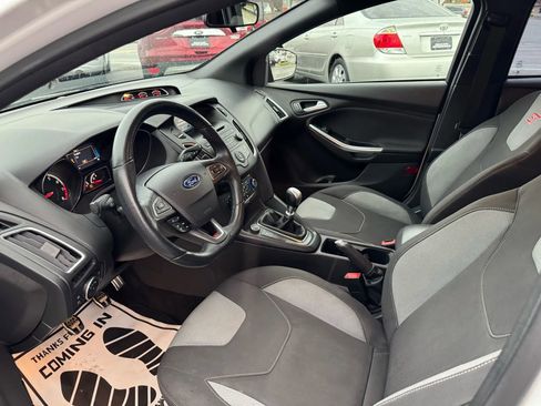 Used 2017 Ford Focus ST image 22