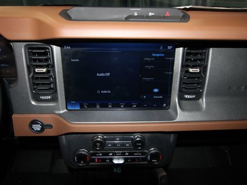 Used 2024 Ford Bronco Outer Banks image 14