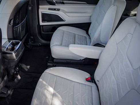 Certified 2022 Kia Telluride SX w/ SX Prestige Package image 32