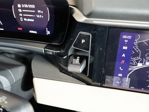 Used 2025 Porsche Macan 4S Electric image 23