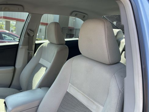 Used 2013 Toyota Camry LE FWD image 13