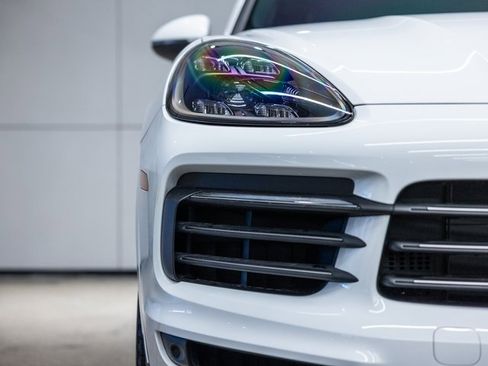 Certified 2023 Porsche Cayenne Platinum Edition w/ Premium Package Plus image 13