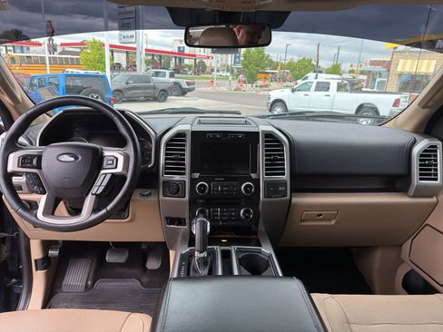 Used 2015 Ford F150 Lariat w/ Equipment Group 502A Luxury AWD/4WD image 17