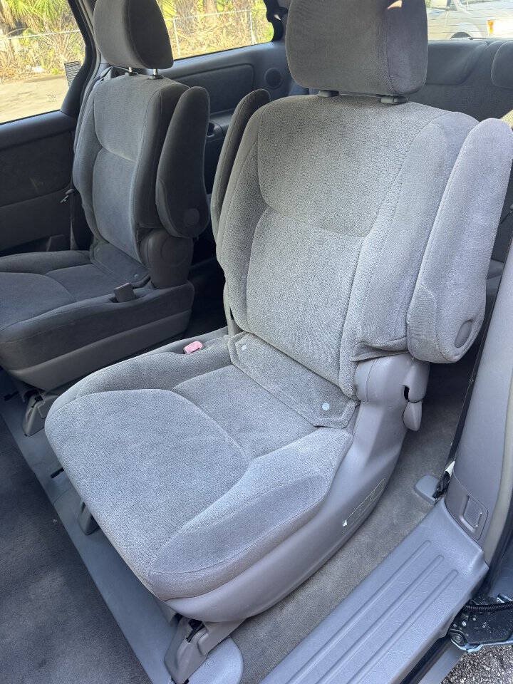 Used 2005 Toyota Sienna FWD image 16