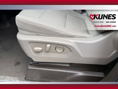 Used 2025 Chevrolet Silverado 1500 LT AWD/4WD image 13