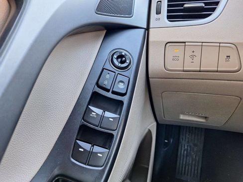 Used 2014 Hyundai Elantra Limited image 18