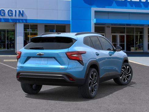 New 2026 Chevrolet Trax RS w/ Sunroof Package FWD image 4