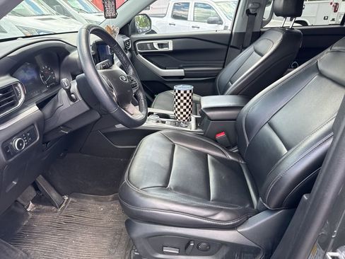 Used 2023 Ford Explorer XLT w/ Equipment Group 202A AWD/4WD image 9