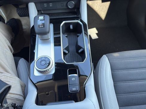 New 2025 Mitsubishi Outlander SE image 27