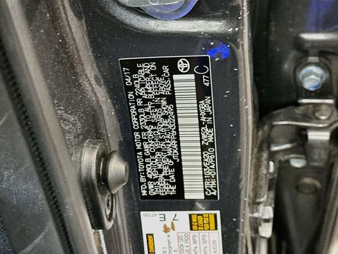 Used 2017 Toyota Prius Prime Advanced w/ Carpet Mat Package FWD image 12