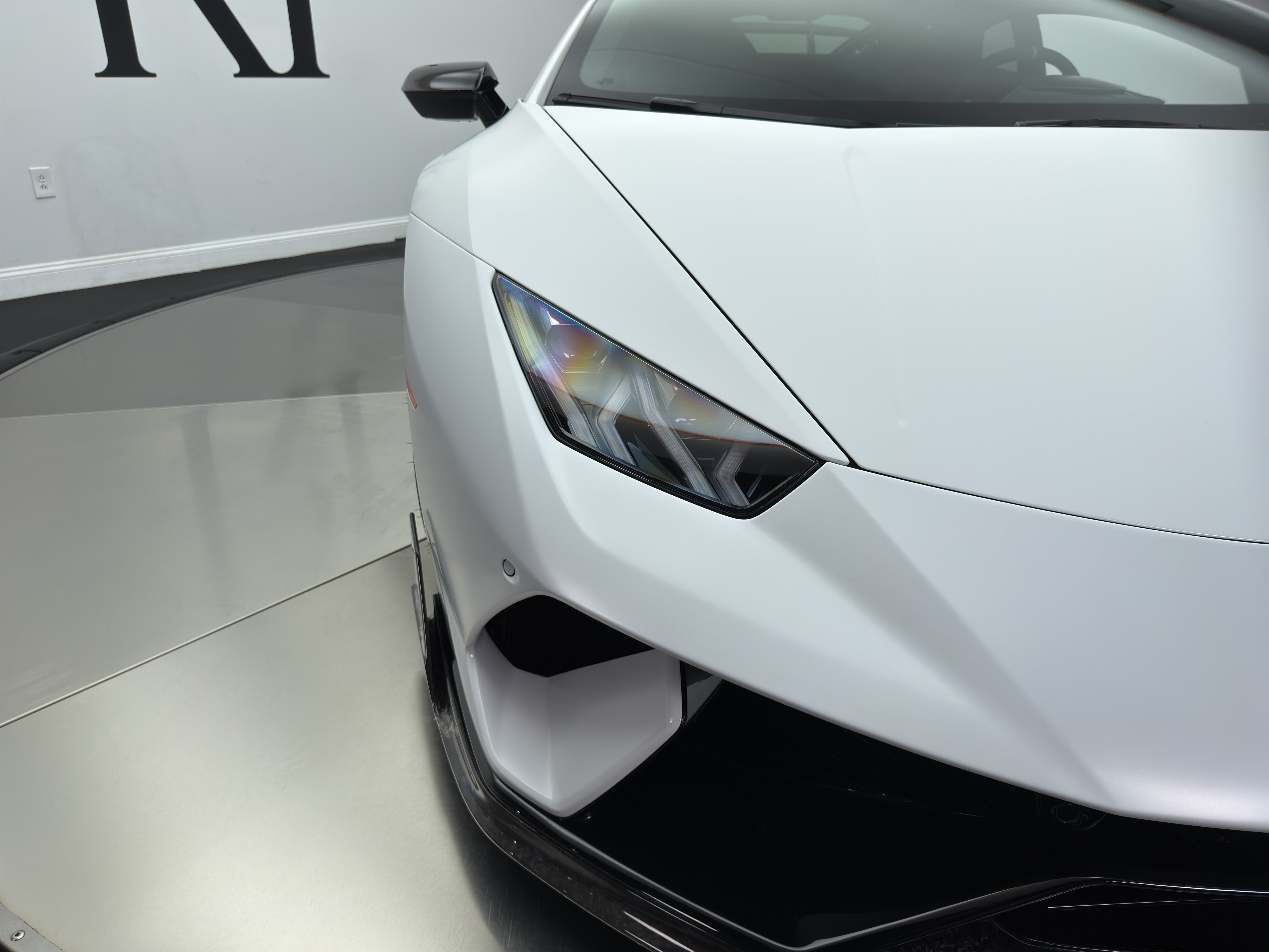 Used 2018 Lamborghini Huracan Performante AWD/4WD image 10