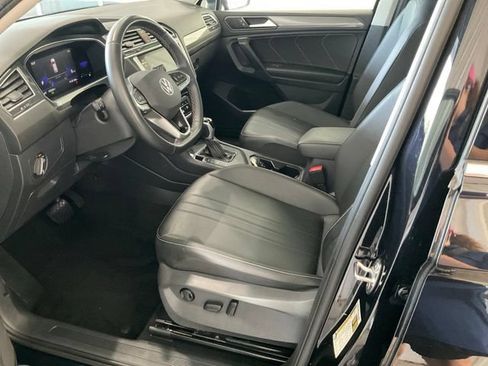 Used 2023 Volkswagen Tiguan SE FWD image 3