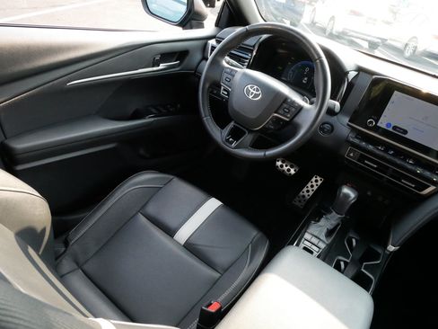 Certified 2025 Toyota Camry SE FWD image 9