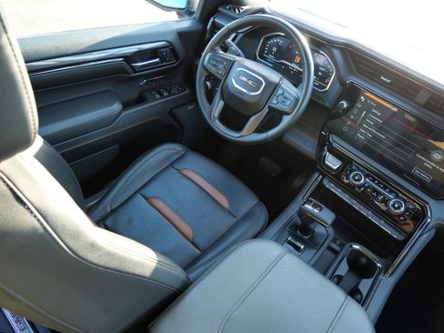 Used 2023 GMC Sierra 1500 AT4 w/ AT4 Premium Package image 9
