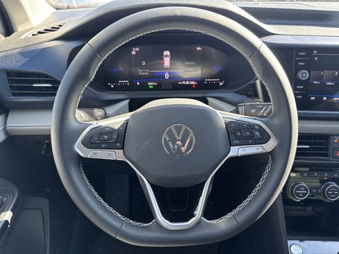 Used 2024 Volkswagen Taos SE image 12