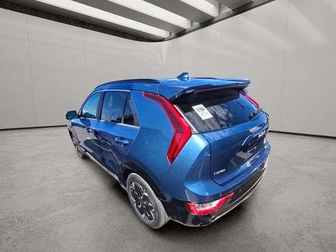 Used 2024 Kia Niro Wind w/ Wind Preserve Package FWD image 6