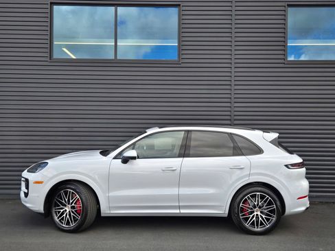 New 2026 Porsche Cayenne S AWD/4WD image 2