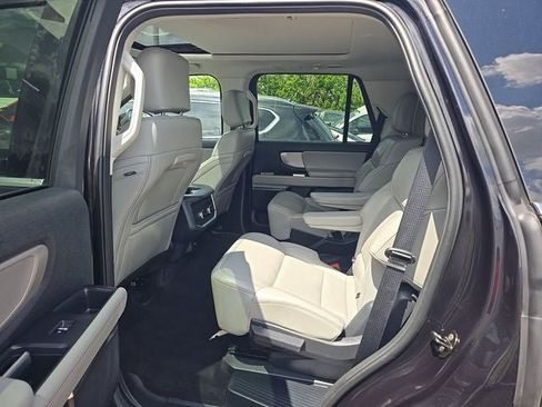 Used 2025 Ford Expedition Active AWD/4WD image 12