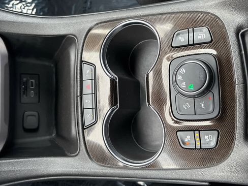 Used 2023 GMC Acadia AT4 w/ Technology Package image 25