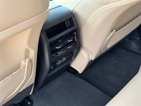 Used 2024 Jeep Grand Cherokee Limited image 15