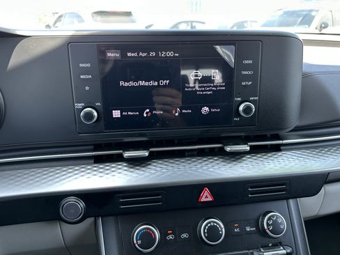 Used 2024 Kia Carnival LX FWD image 27