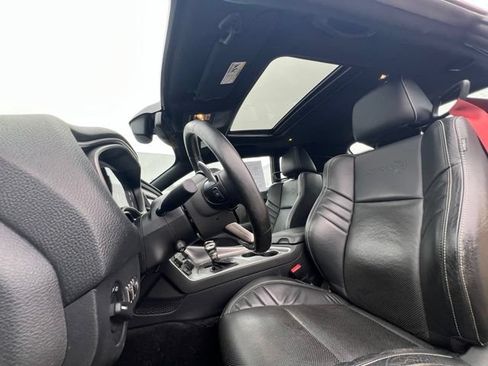 Used 2017 Dodge Challenger SRT Hellcat RWD image 11