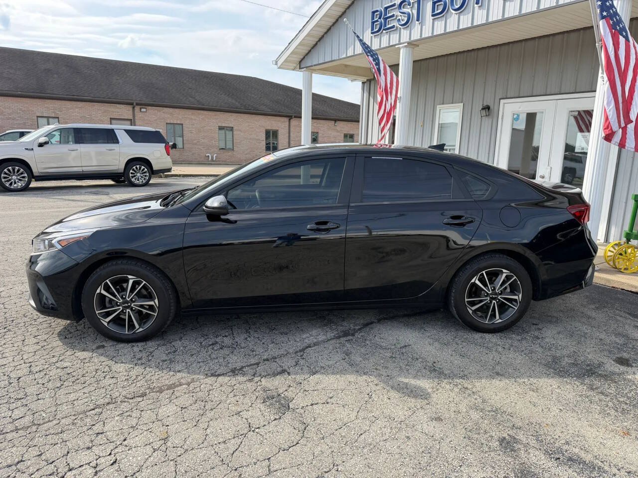 Used 2022 Kia Forte LXS FWD image 2