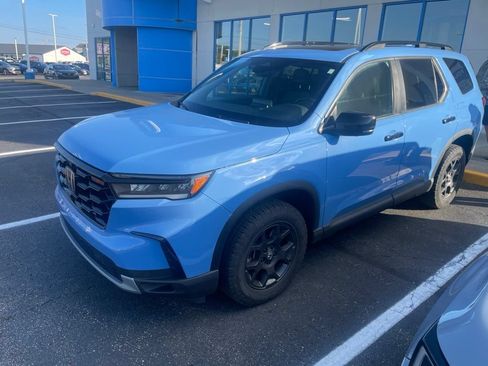 Used 2025 Honda Pilot TrailSport image 1
