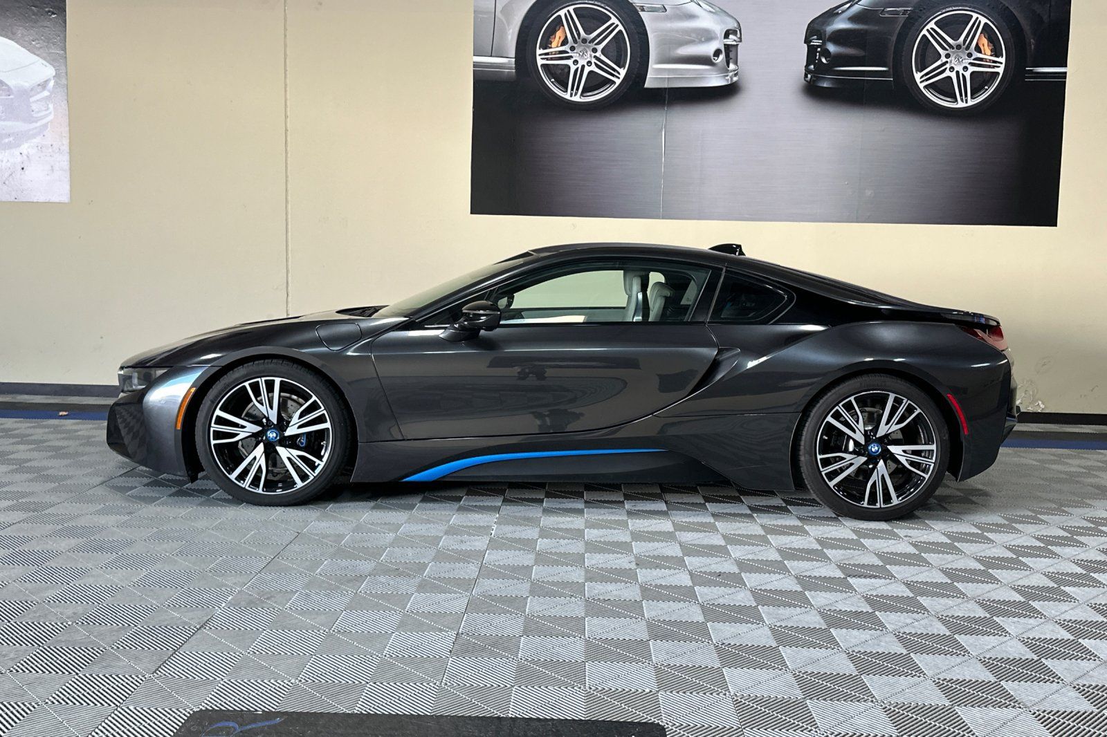 Used 2015 BMW i8 AWD/4WD image 7