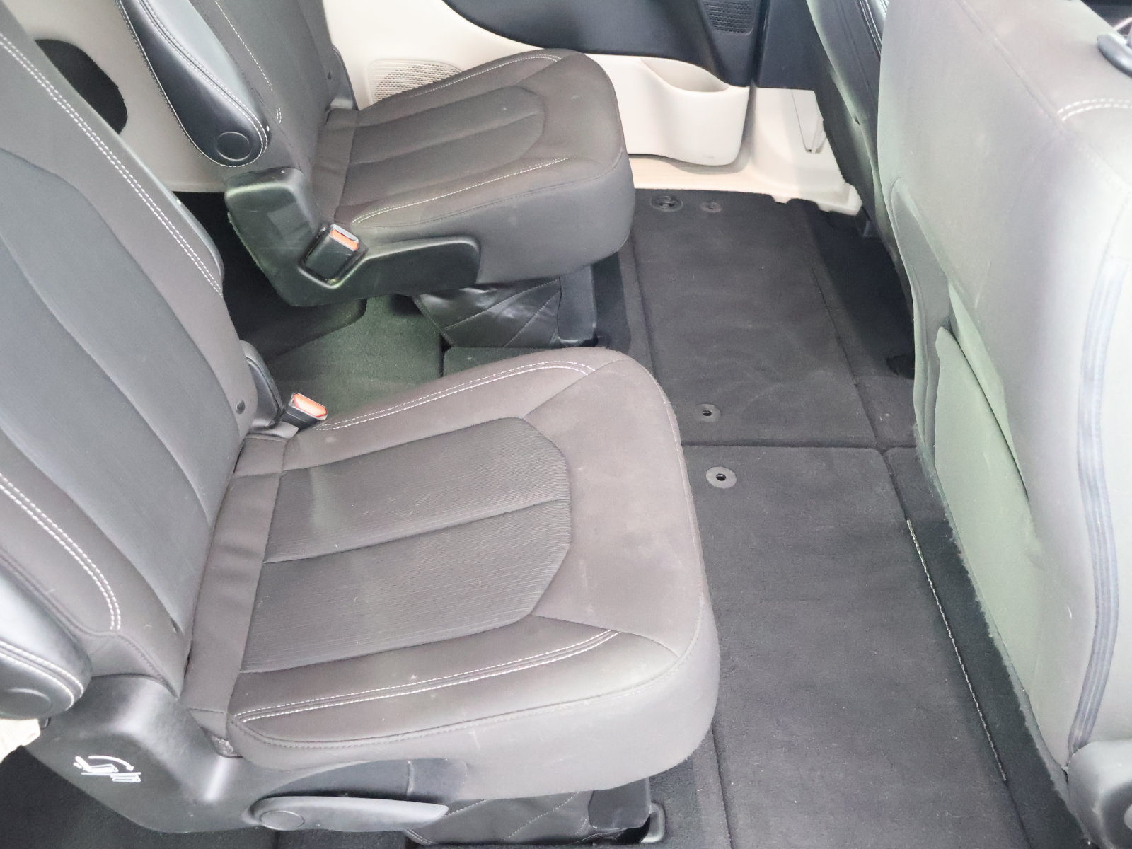Used 2023 Chrysler Voyager LX FWD image 51