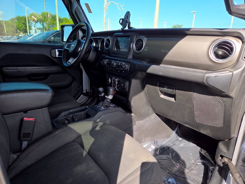 Used 2019 Jeep Wrangler Unlimited Sahara AWD/4WD image 14