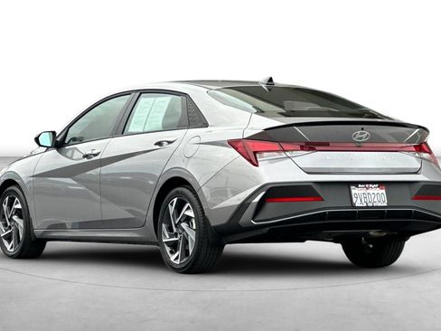 Certified 2025 Hyundai Elantra Sport image 4