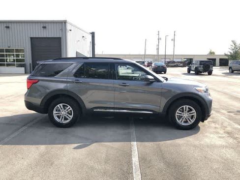 Used 2024 Ford Explorer XLT w/ Equipment Group 202A AWD/4WD image 7