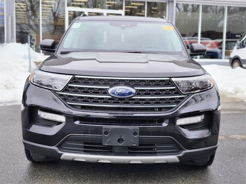 Used 2022 Ford Explorer XLT w/ Equipment Group 202A image 7