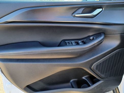 Used 2024 Jeep Grand Cherokee Altitude AWD/4WD image 11