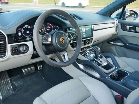 Used 2019 Porsche Cayenne Turbo image 32