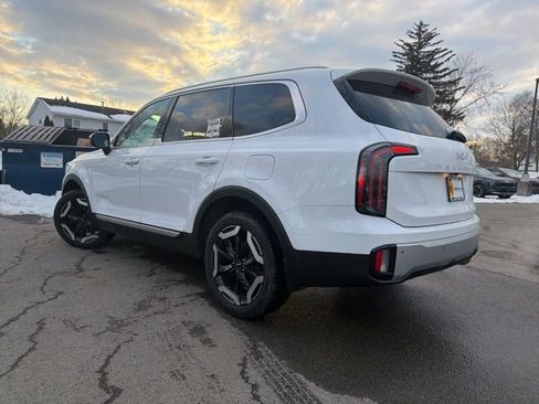 Certified 2024 Kia Telluride EX w/ EX Captain's Chair Package image 5