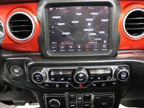 Used 2021 Jeep Wrangler Unlimited Rubicon AWD/4WD image 3