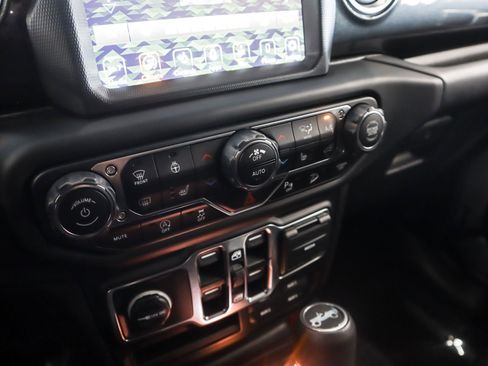 Used 2019 Jeep Wrangler Unlimited Sahara AWD/4WD image 23