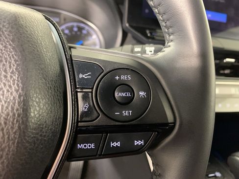 Used 2023 Toyota Venza XLE image 23