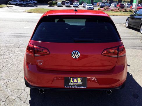 Used 2017 Volkswagen GTI SE image 6