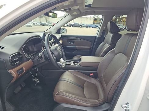 Used 2025 Honda Pilot Elite image 6