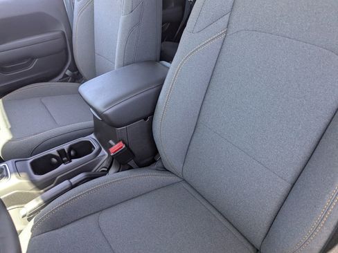 Used 2025 Jeep Gladiator Sport image 17