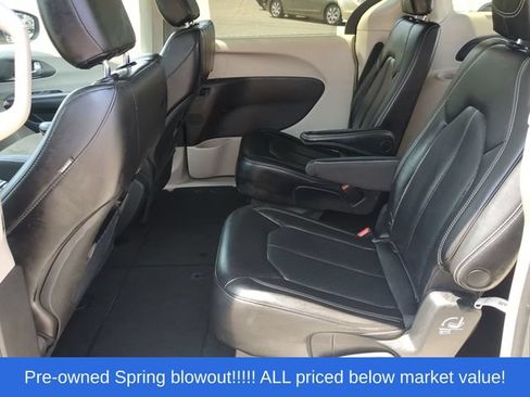 Used 2023 Chrysler Pacifica Touring-L FWD image 33