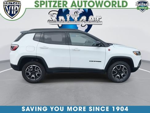 Used 2025 Jeep Compass Trailhawk AWD/4WD image 10